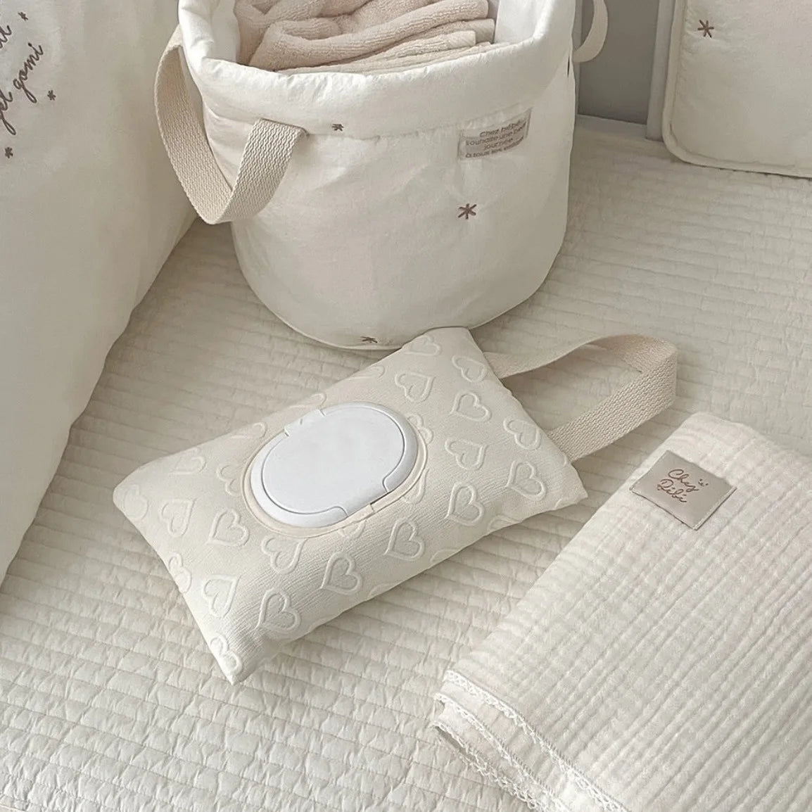 Baby Stroller Heart Wet Wipes Case Extraction Tissue Box Travel Car Portable Handheld Storage Bag Newborn Hanging Bag for Cart