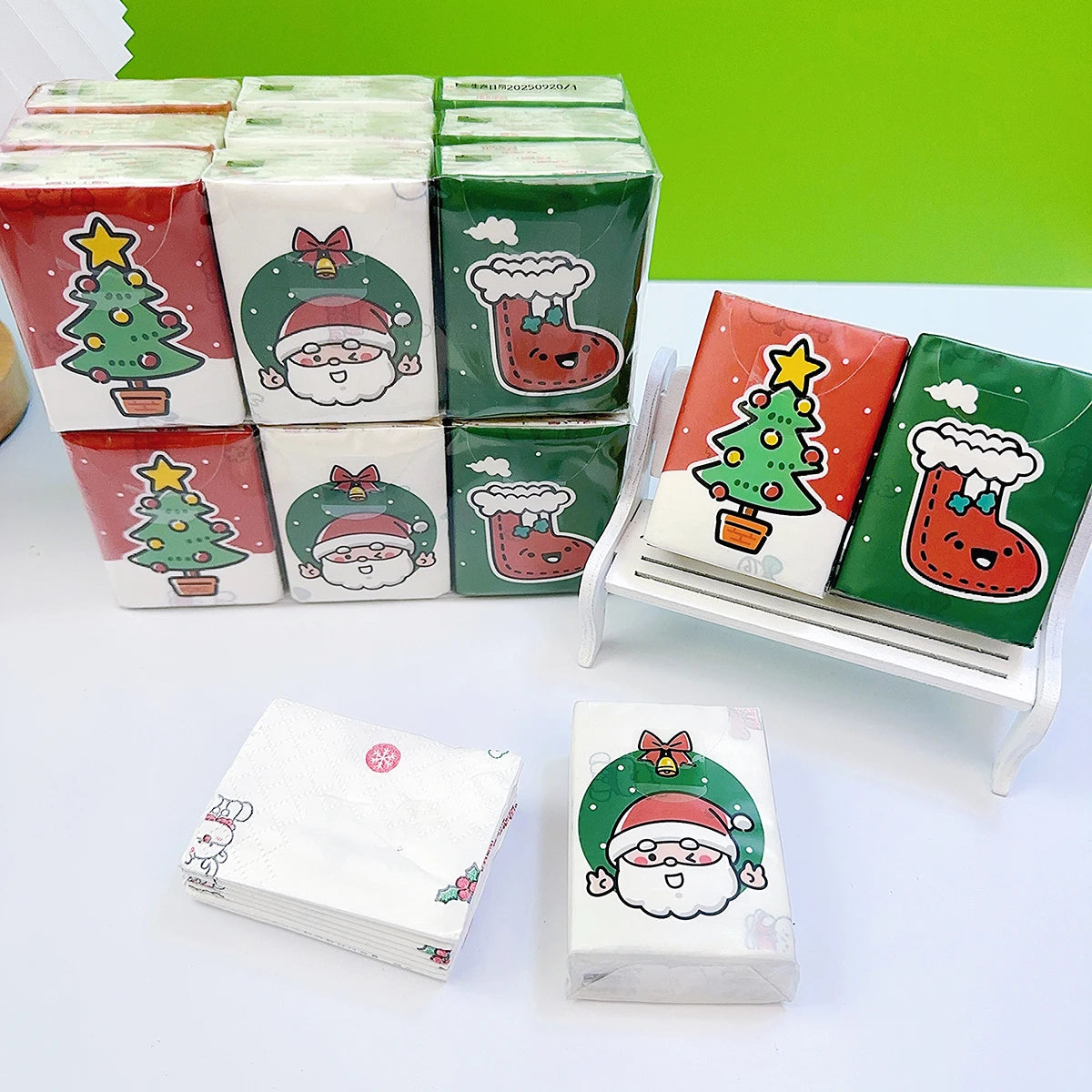 9pcs/pack 18pcs/pack Christmas handkerchief paper Student portable bag with cartoon printed toilet paper for daily cleaning