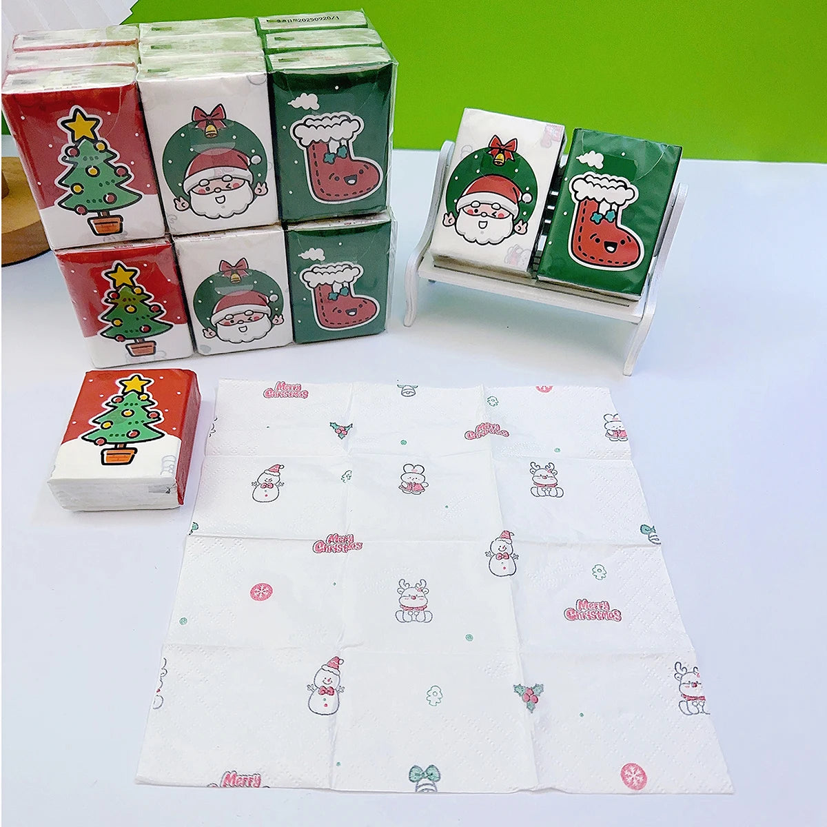 9pcs/pack 18pcs/pack Christmas handkerchief paper Student portable bag with cartoon printed toilet paper for daily cleaning